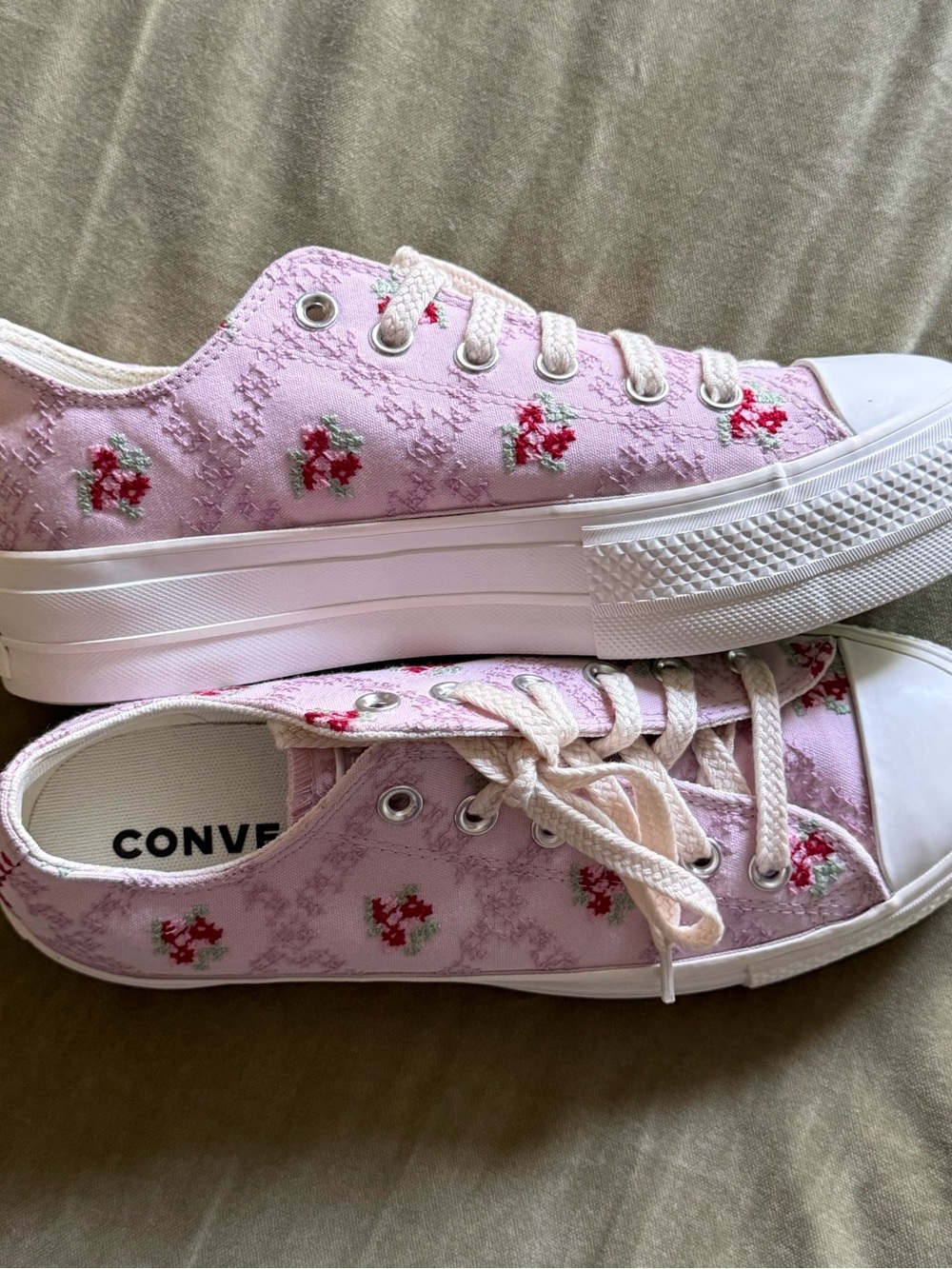 Converse Chuck Taylor All Star Lift Platform Low “Cross Stitch Roses” Women’s 8 - Picture 5 of 6